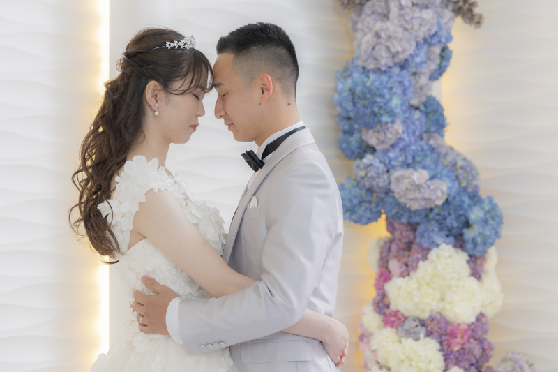 おでこを寄せ合い