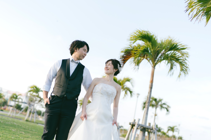 ヤシの木をバックにリゾートらしい風景も!