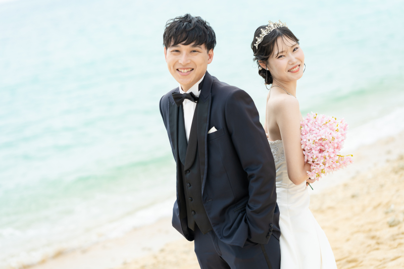 背中合わせで感じる、お互いの存在と温もりを感じて