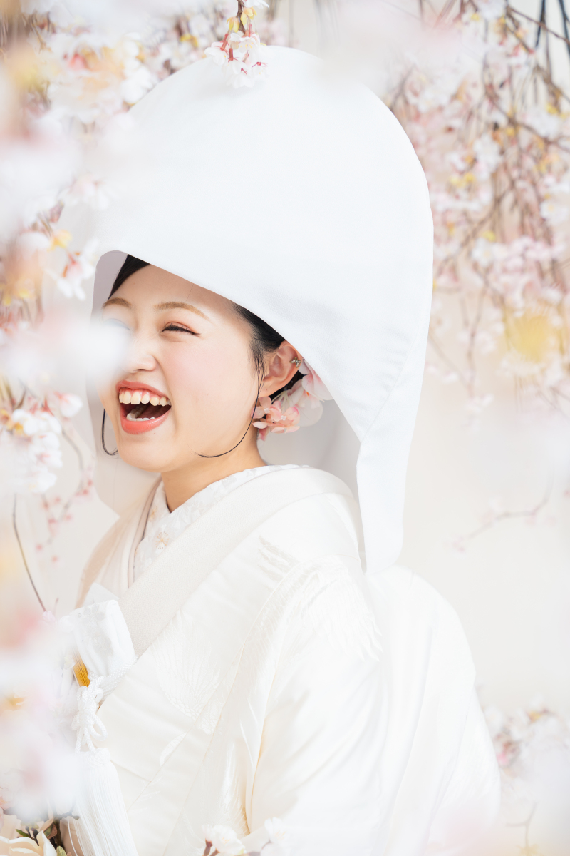 笑顔あふれる寄りカットで伝わる春色の幸福感を演出