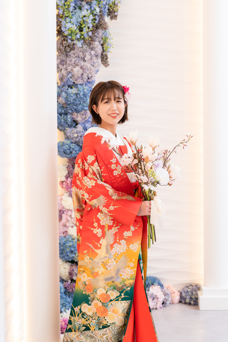 豪華な色打掛が美しく映える新婦ソロカット