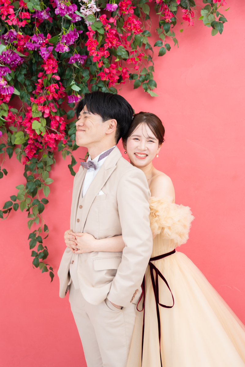 新婦様のバックハグに新郎様はメロメロ♡