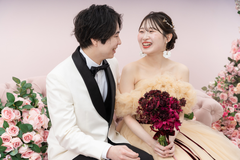 青い海と華やかなスタジオ。家族の笑顔に包まれたこだわり満載のフォトウエディング♡