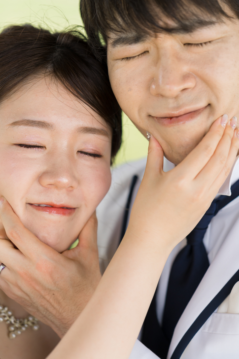 寄り添う頬に宿るぬくもり_ぎゅっと寄り添って