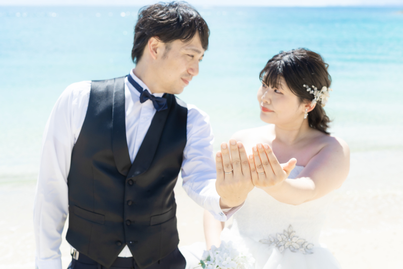 煌めく海に誓うお二人の大切な絆