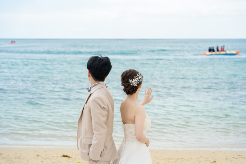 海の上からも祝福の声が!笑顔で応える幸せの瞬間