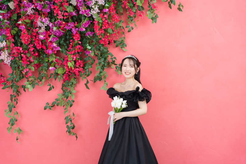ブラックドレスが映える、大人可愛いスタジオフォト