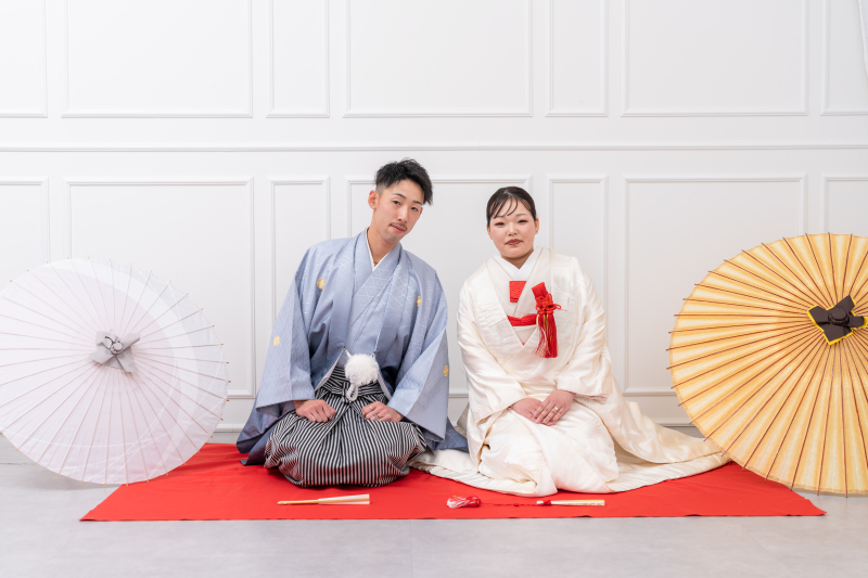 傘とともに描く対称美