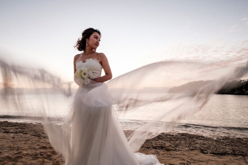 ウェディングドレスで魅せる幻想的な一枚