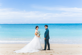 開放的な海でプロポーズショット！自然豊かなグリーンと華やかスタジオも満喫の一日！