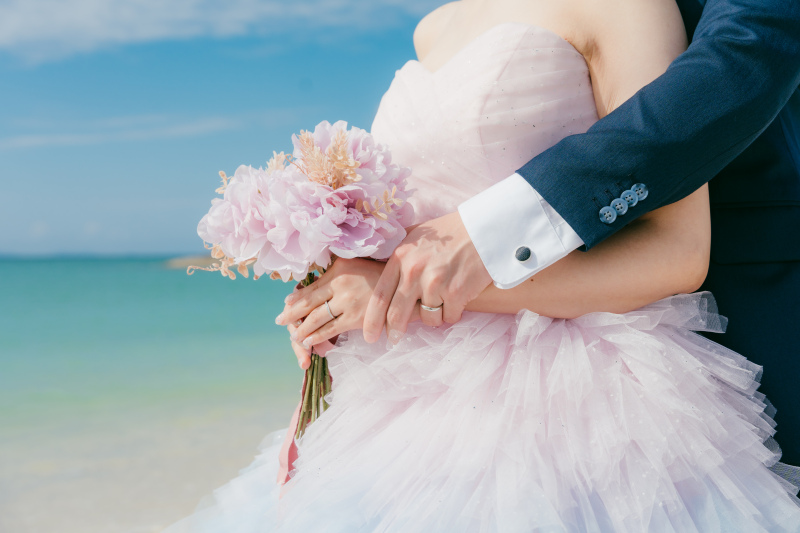 ぎゅっと握りしめて