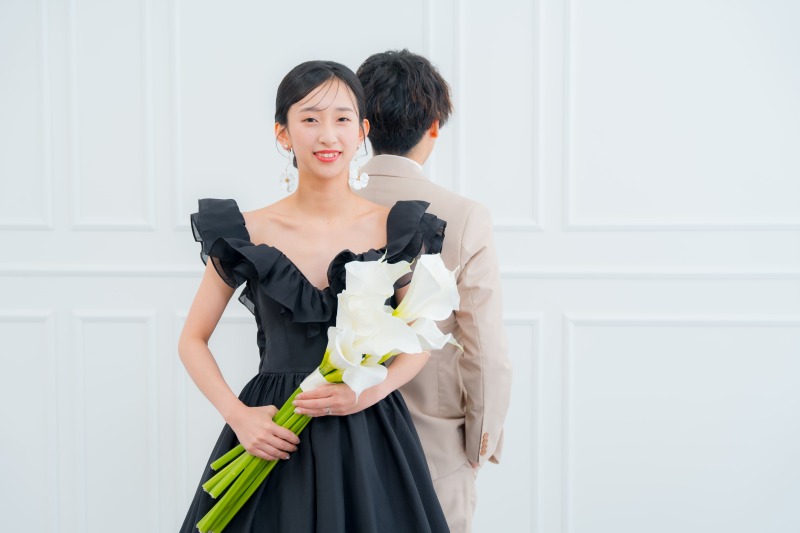 まずはスタジオフォト!タイトなシニヨンスタイル