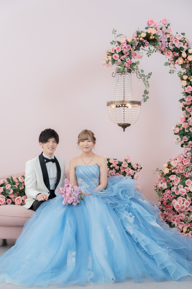 ローズとアンティークシャンデリアに囲まれて