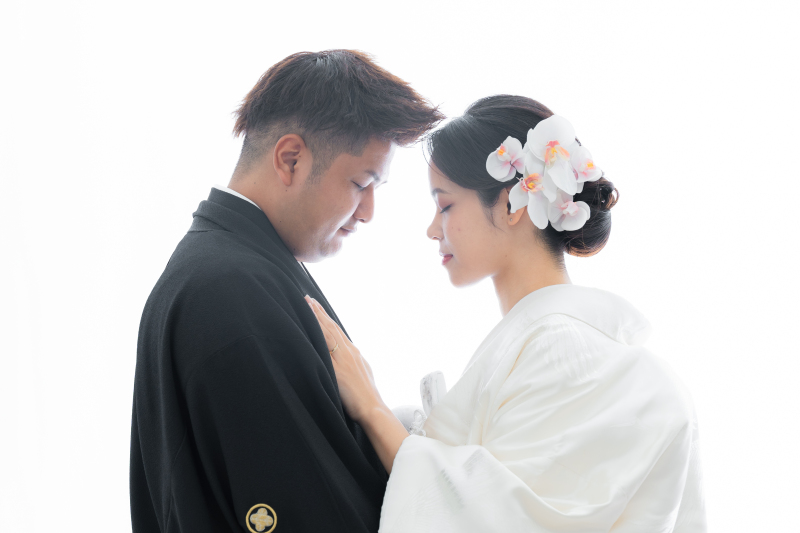 寄り添い、額を合わせる二人。愛おしさを感じる瞬間