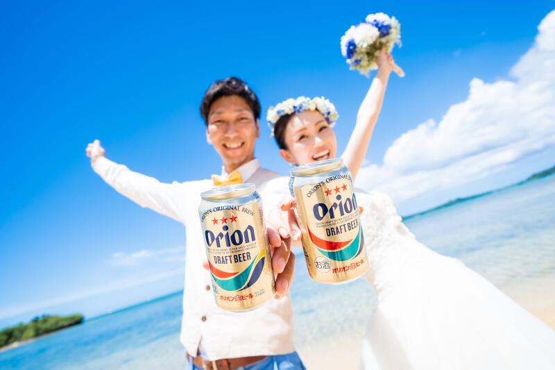 カメラに向かって乾杯♪