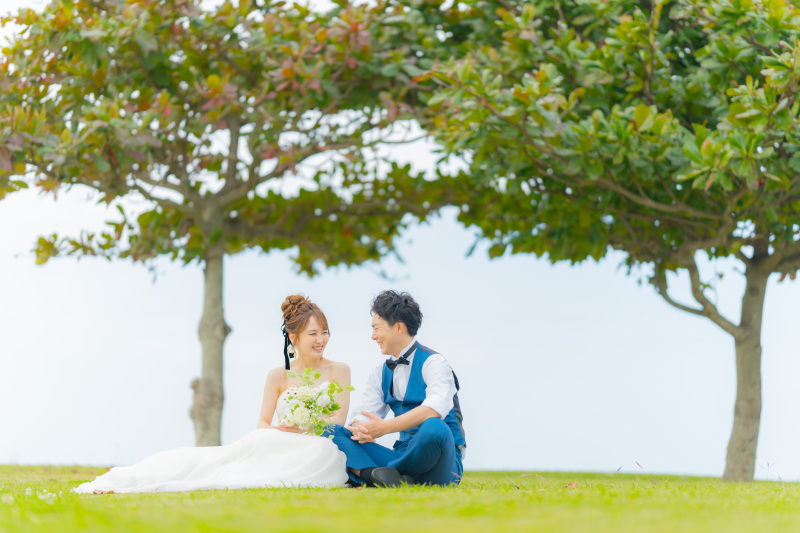 木陰で交わす笑顔、ふたりだけの時間