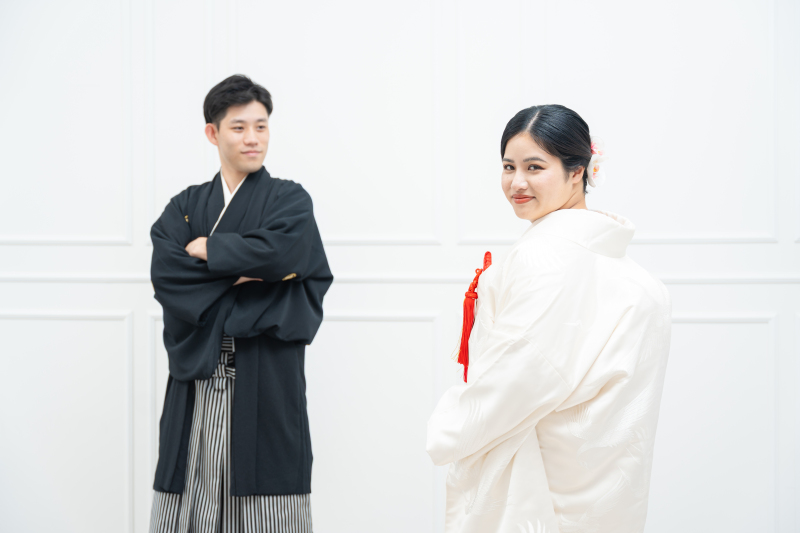 振り返りポーズが美しい新婦様の魅力的なソロカット