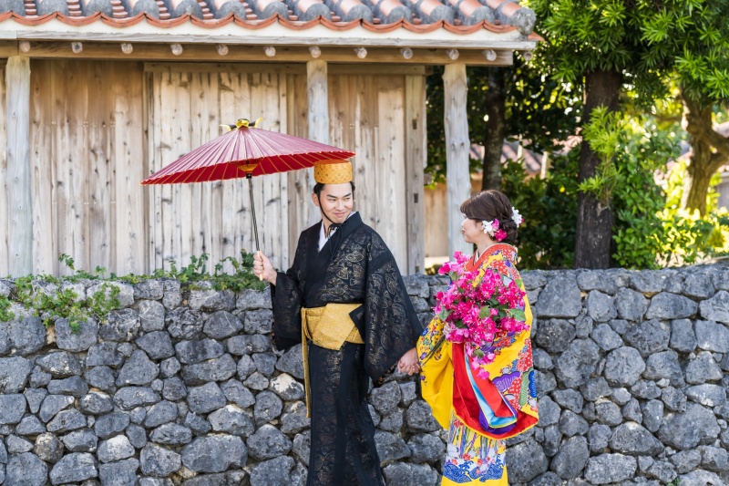 赤番傘と石垣の道を歩む沖縄らしさ溢れる締めくくり