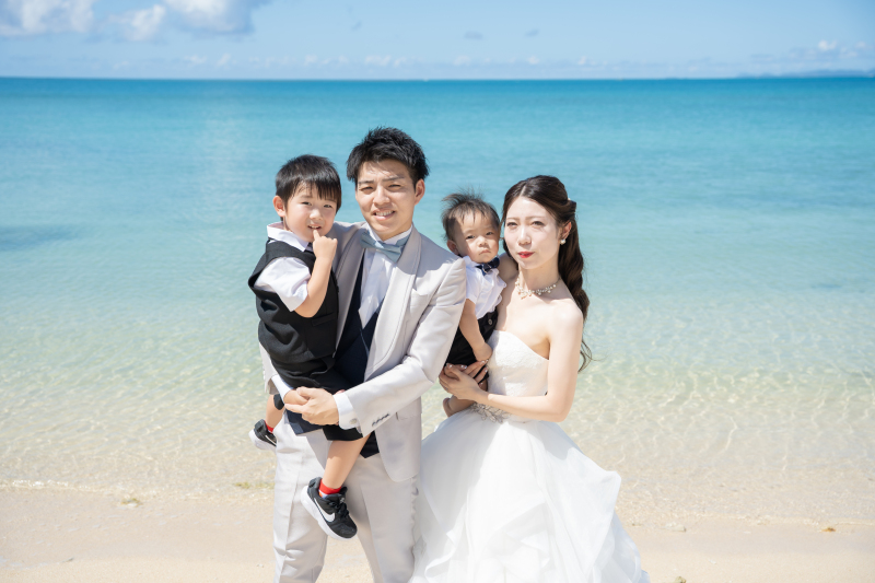 ビーチ日和！家族の愛が輝くショット