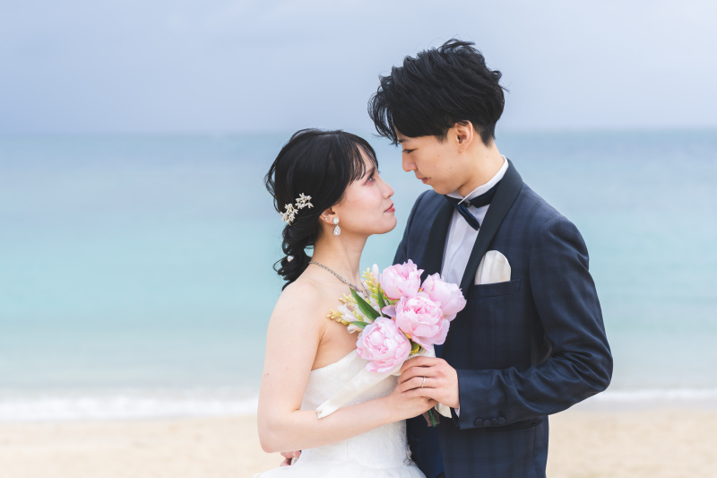 海風に包まれて。見つめ合う二人だけの時間 