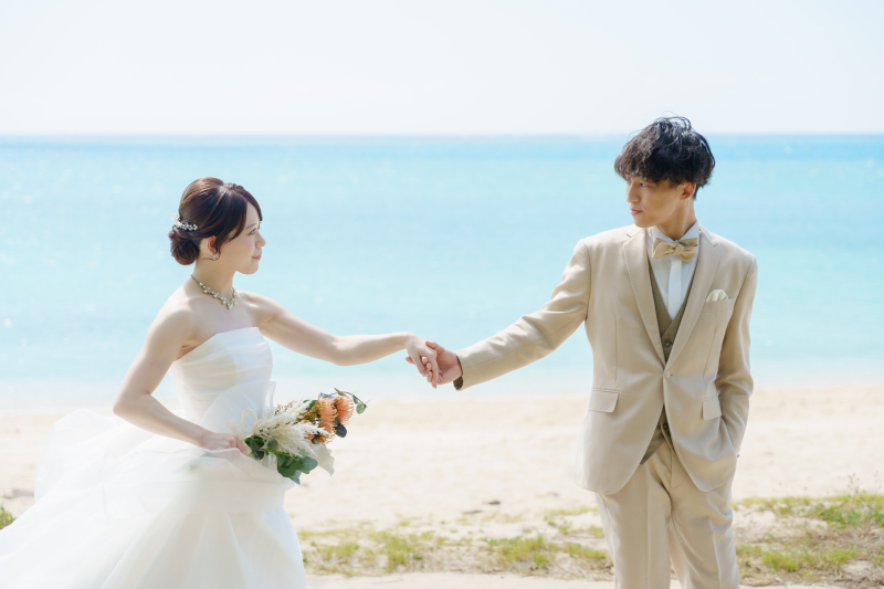 記念の1日をご家族と一緒に♡サンセット込みのウェディングフォト♪