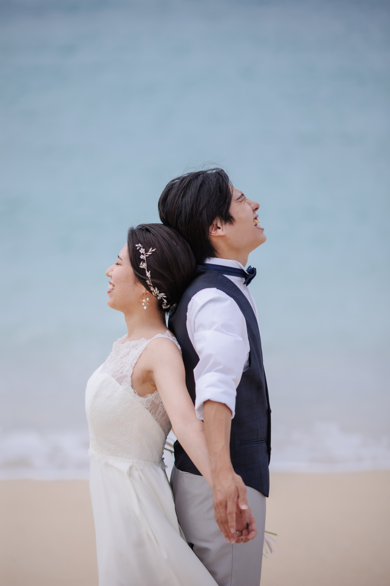 背中を合わせて