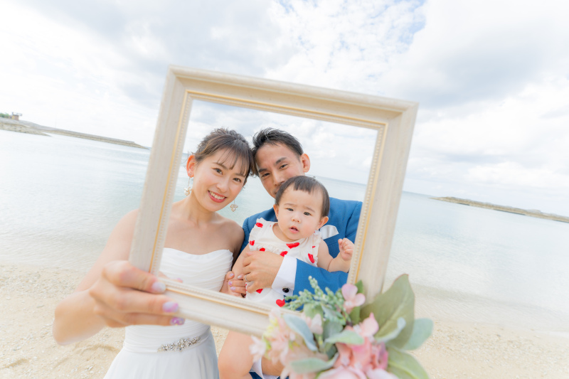 ビーチでファミリーフォト