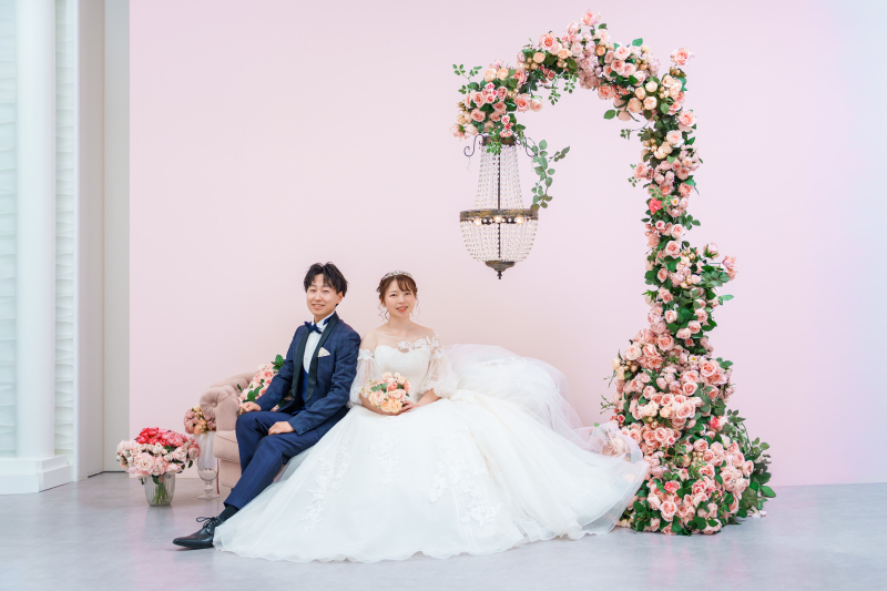 3つのシーンで雰囲気を変えて♡スタジオで叶える華やかで上質なフォトウェディング
