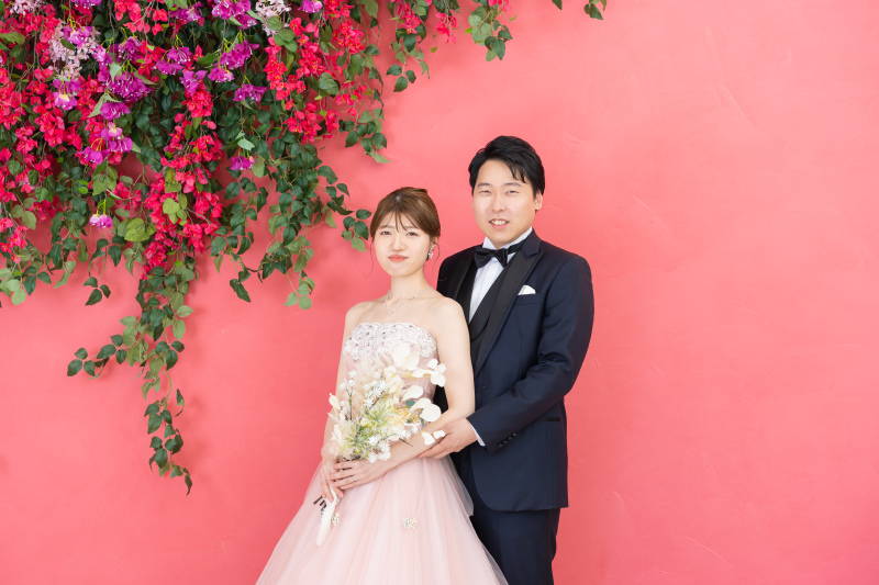 ピンクのドレスにチェンジしてスタジオ撮影!