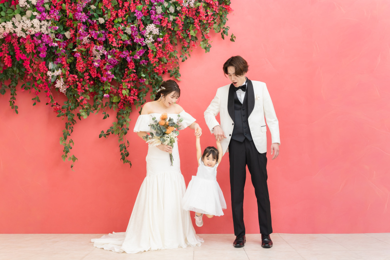 スタジオからビーチまで笑顔全開！パパママと楽しむファミリーフォトウェディング
