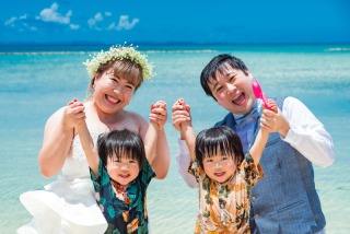 笑顔が眩しいファミリーフォト♪