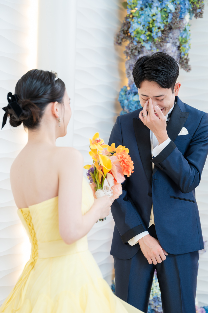 言葉以上に想いが伝わる特別な瞬間、新郎様の涙&hellip;！