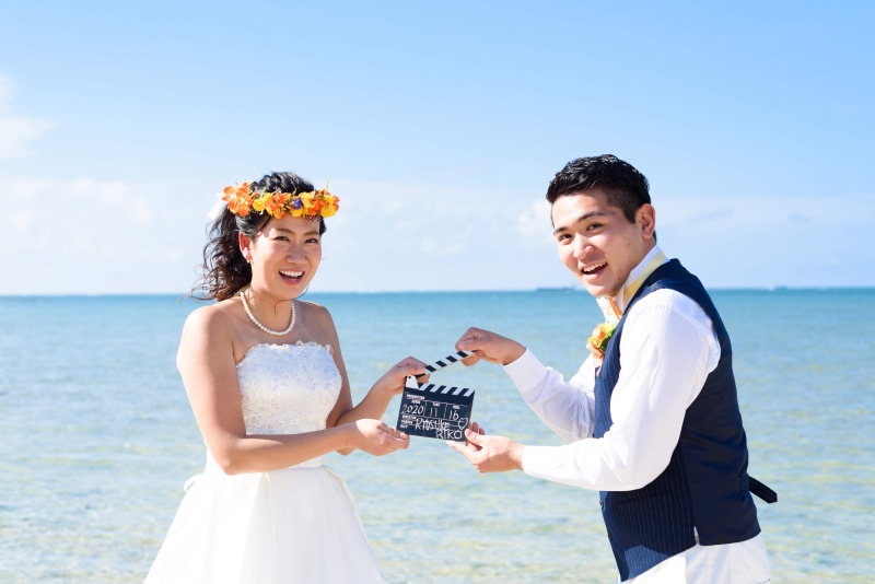 完成したクラッパーボードと一緒に