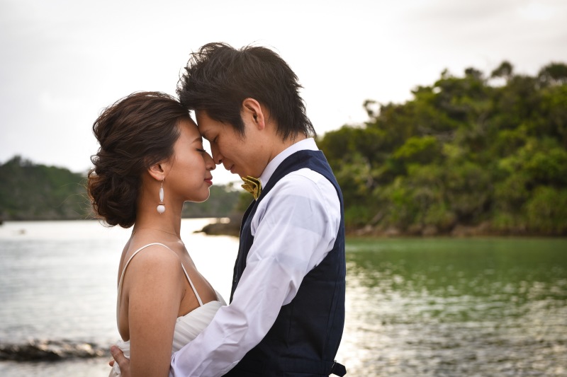 海をバックに誓います…★