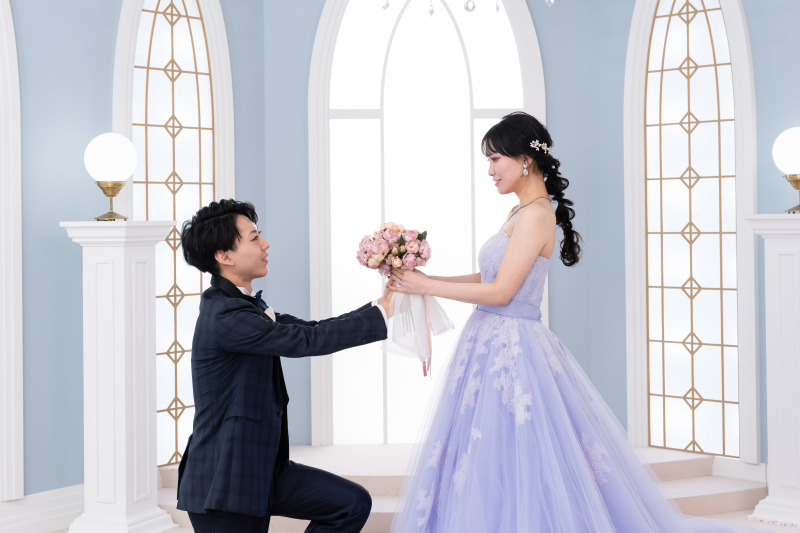 サプライズ！跪いて捧げるブーケと誓い。