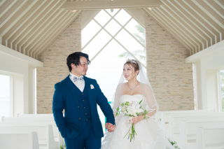 色鮮やかなスタジオから光溢れるチャペル&rarr;ビーチまで♡沖縄の魅力満載！