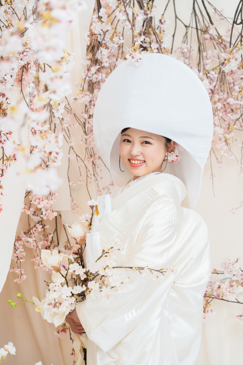 桜に囲まれ笑顔に！和装らしい可憐な花嫁姿を残して
