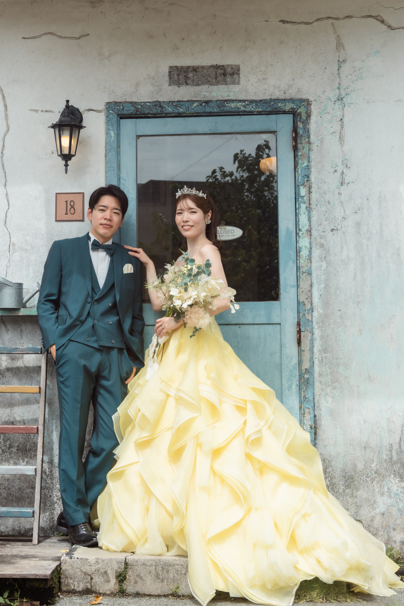 アンティーク扉前で紡ぐやさしい物語