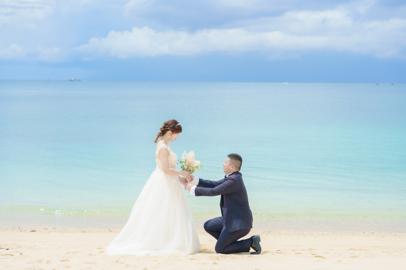 花束と共に、永遠の愛を誓う