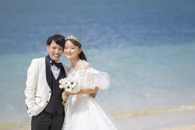 青空と海に映える、お二人の弾けるツーショット！！