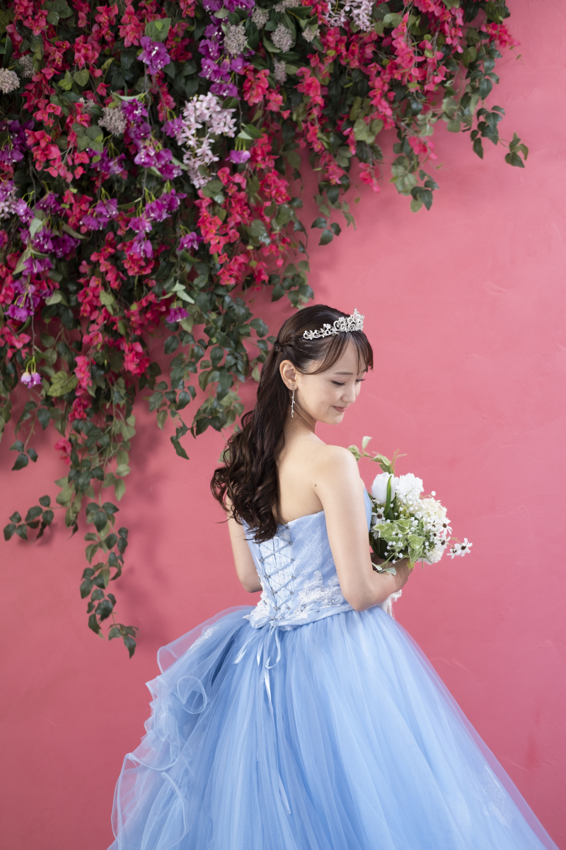 【スタジオフォト】背景に映える、ブルードレスで！