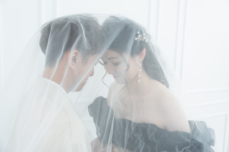 ベールに包まれて