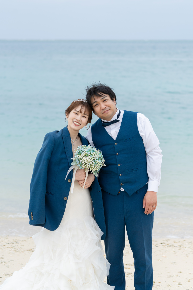 ジャケットを羽織って♡遊び心あるペアショット