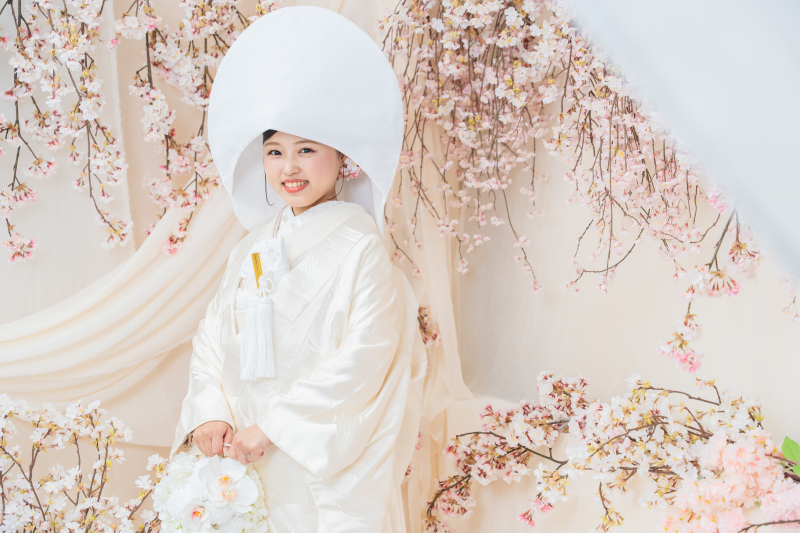 新作！桜ブースが登場。上品な和装の春色かわいい白無垢スタジオフォトをご紹介します
