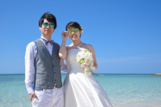 真っ青な海背景に！