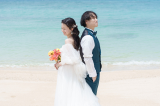 青い海から新緑、ドラマチックなスタジオまで！お二人の笑顔で綴る贅沢フォト