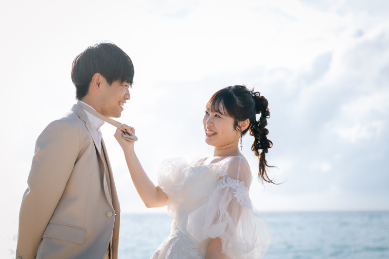 いたずらな笑顔が可愛い海辺のワンシーン