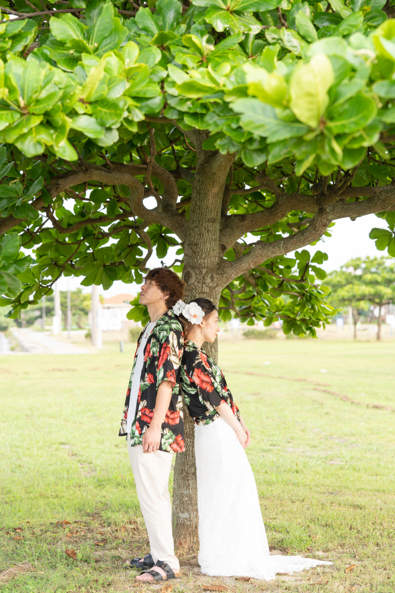 背中を合わせて