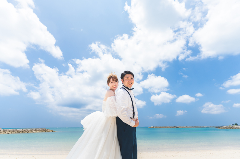 青い海と鮮やかな花々に囲まれて♪プリンセス気分でビーチウェディング♡♡♡