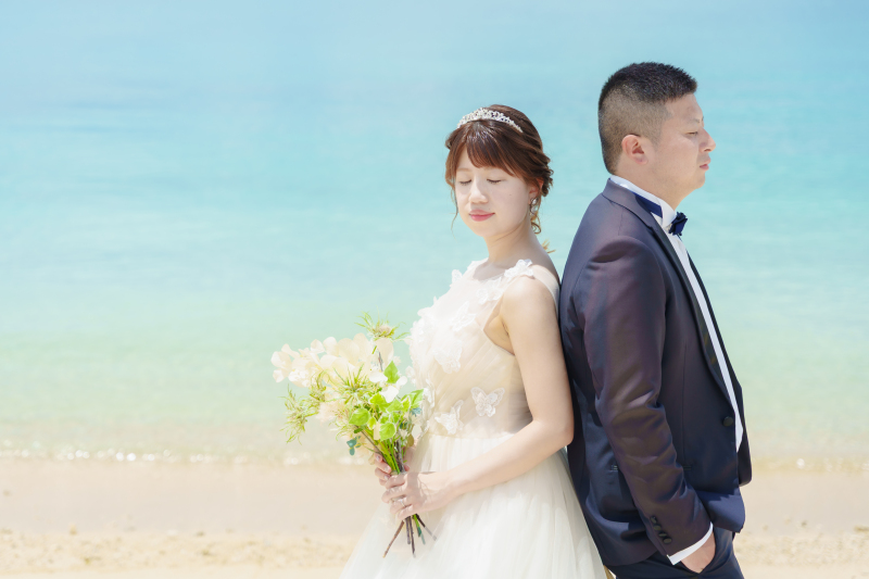 信頼と愛情の背中合わせショット